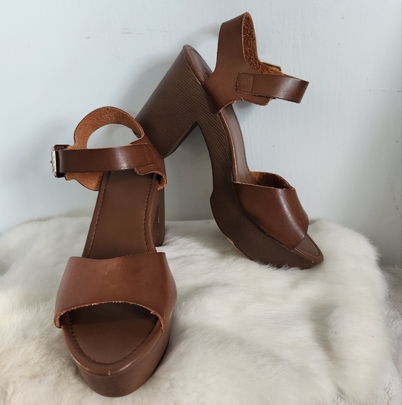 Forever 21 Shoes - Forever 21 Brown Wood & Leather Style Block Heel Sandals Y2K-Inspired Sz 8